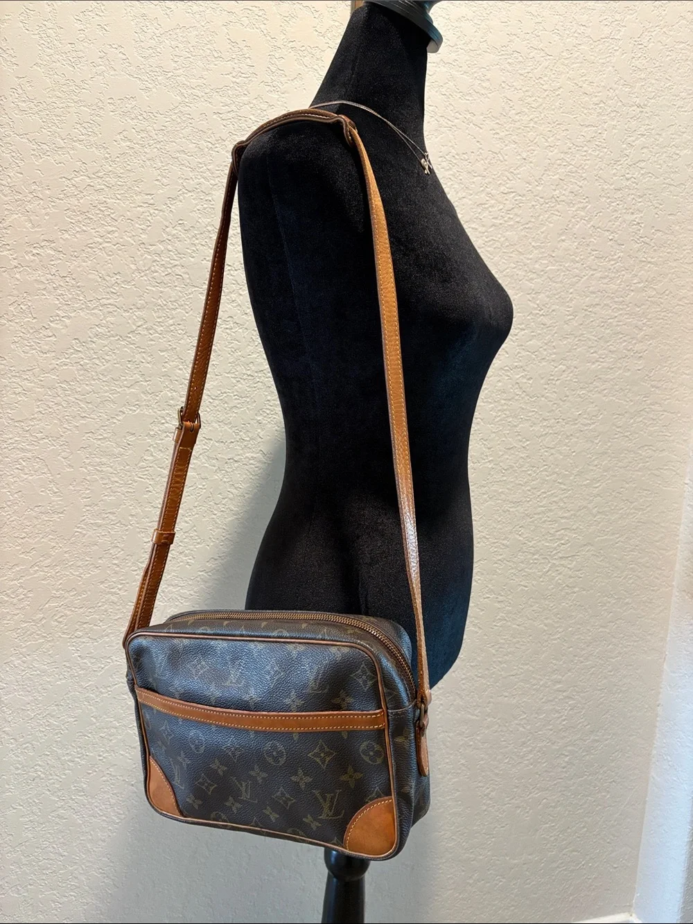 Sold Louis Vuitton NO884 Trocadero 27 Brown Monogram LV Crossbody